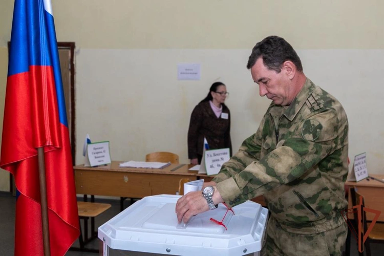 Личный состав Приволжского округа Росгвардии продолжает участвовать в голосовании на выборах депутатов Государственной думы
