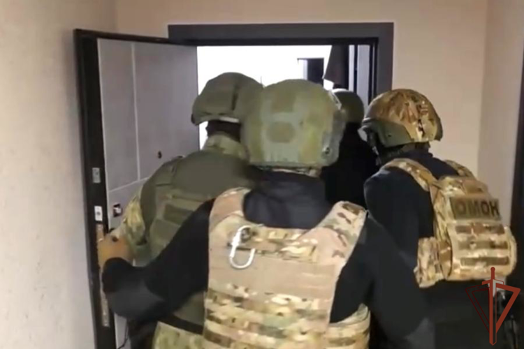 В Санкт-Петербурге при содействии ОМОН Росгвардии задержаны подозреваемые в мошенничестве под видом инвестиций