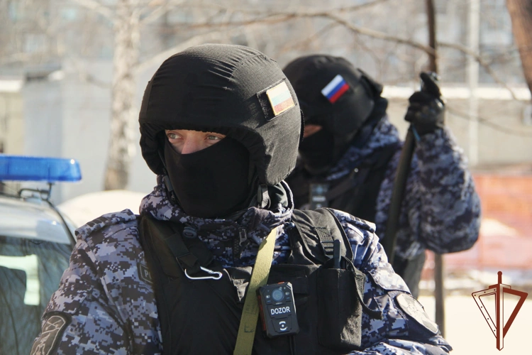 В Новосибирске сотрудники вневедомственной охраны Росгвардии задержали подозреваемого в мошенничестве