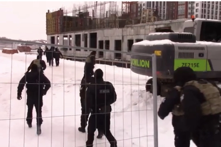 В Омской области при поддержке ОМОН Росгвардии прошло профилактическое мероприятие по выявлению нарушений в сфере миграции