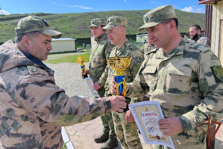 В грозненском соединении Росгвардии определили лучших стрелков