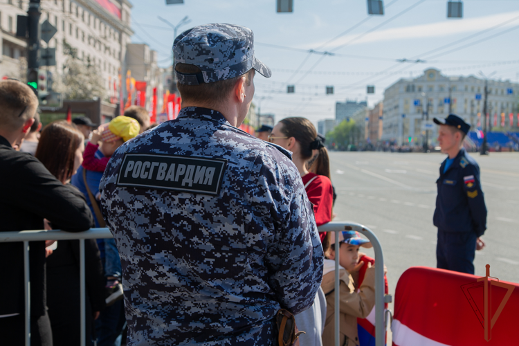 Росгвардия обеспечила безопасность торжеств, посвященных 81-й годовщине Великой Победы на Урале