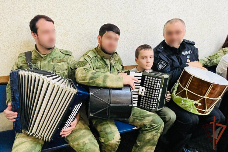 Сотрудники Управления Росгвардии по Республике Дагестан поддержали патриотическую акцию «Звуки России»