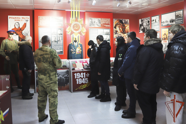Росгвардейцы провели день открытых дверей для тульских студентов