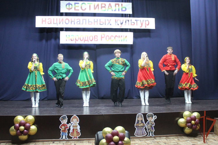 В Грозном учащиеся школы Росгвардии провели фестиваль национальных культур
