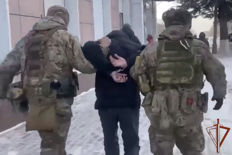 При содействии СОБР Росгвардии в Республике Тыва пресечена деятельность преступной группы по нелегальной поставке этилового спирта (видео)