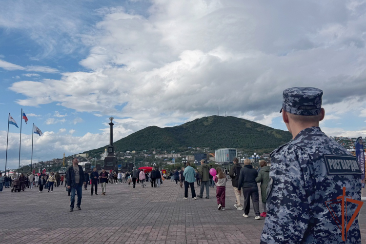 Росгвардия обеспечила безопасность на праздновании Дней города в Петропавловске-Камчатском и Уссурийске