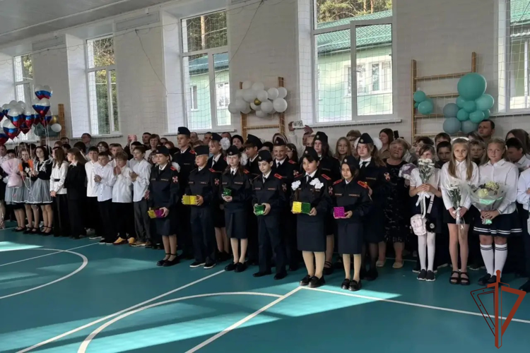 В Центральной России при участии росгвардейцев состоялись торжества ко Дню знаний (видео)