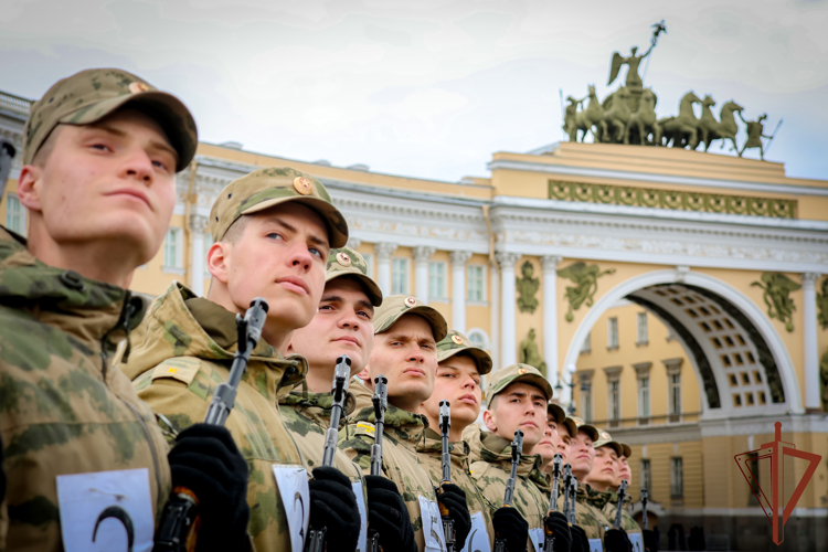 В Санкт-Петербурге курсанты Военной академии Росгвардии участвуют в репетиции Парада Победы