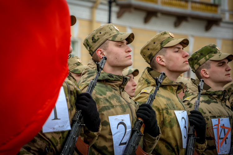 В Санкт-Петербурге курсанты Военной академии Росгвардии участвуют в репетиции Парада Победы