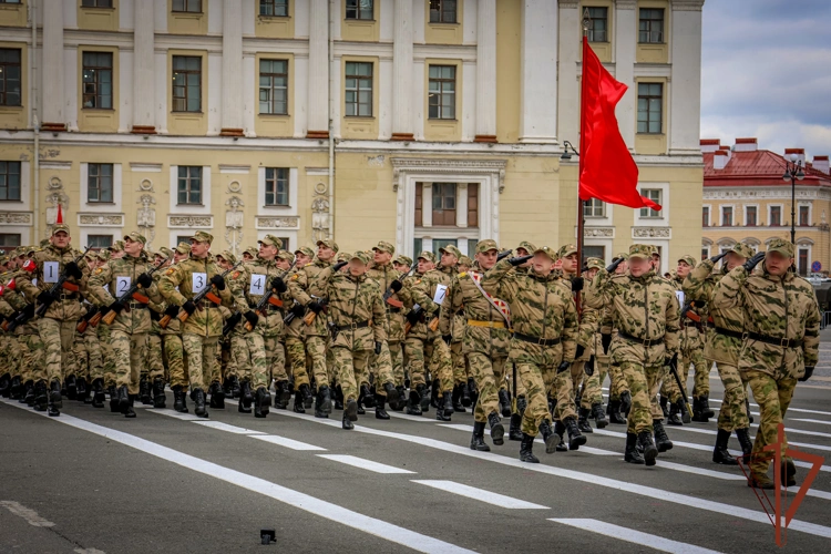 В Санкт-Петербурге курсанты Военной академии Росгвардии участвуют в репетиции Парада Победы