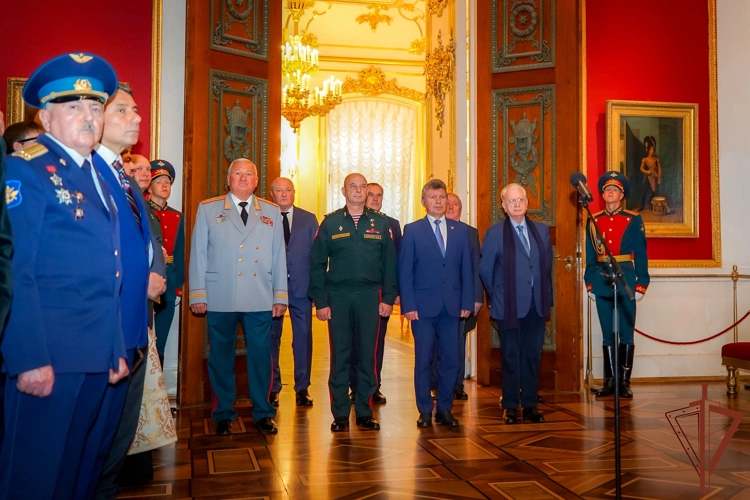 Командующий Северо-Западным округом Росгвардии принял участие в церемонии в честь Дня российской гвардии