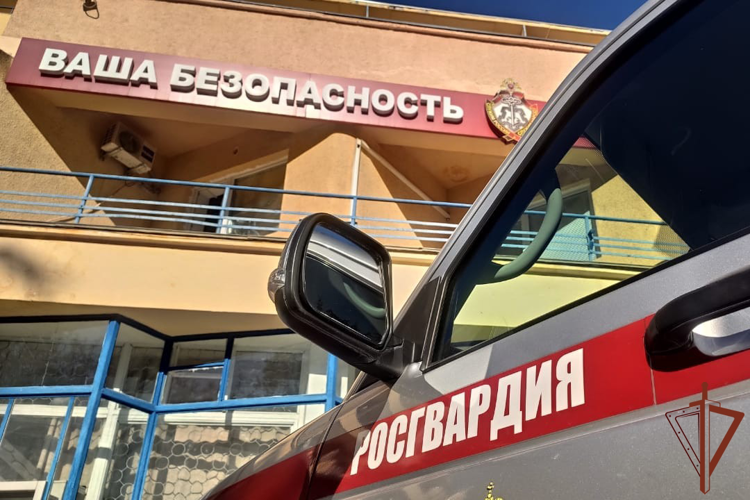 Росгвардейцы оказали помощь мужчине с приступом эпилепсии в Севастополе