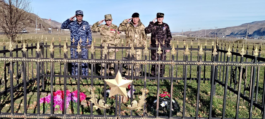 Росгвардейцы почтили память Неизвестного солдата на Северном Кавказе