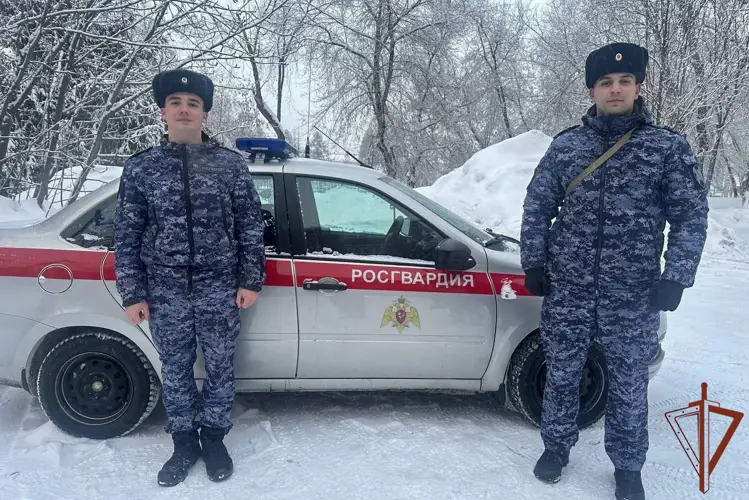 Росгвардейцы в Кузбассе оперативно оказали помощь пострадавшей в ДТП