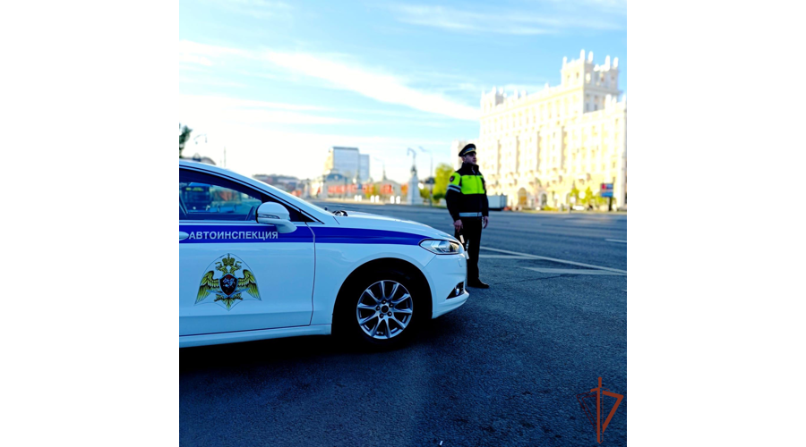 Генерал-полковник Александр Попов поздравил личный состав военно-автомобильной инспекции Центрального округа Росгвардии с 30-летием
