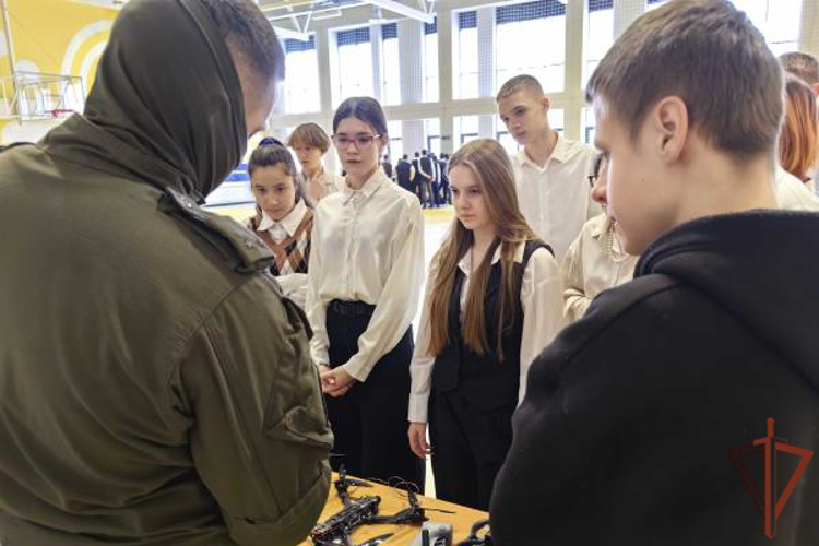 Росгвардейцы продолжают проводить патриотические мероприятия в преддверии профессионального праздника (видео)