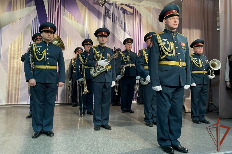 Мемориальную доску в честь героически погибшего военнослужащего Росгвардии открыли в учебном заведении Красноярского края