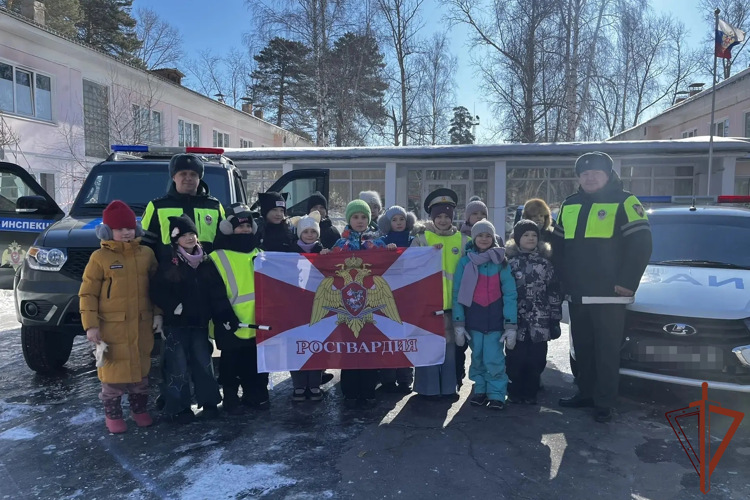 В Сибирском округе Росгвардии прошли занятия по экстремальному вождению и профилактике ДТП