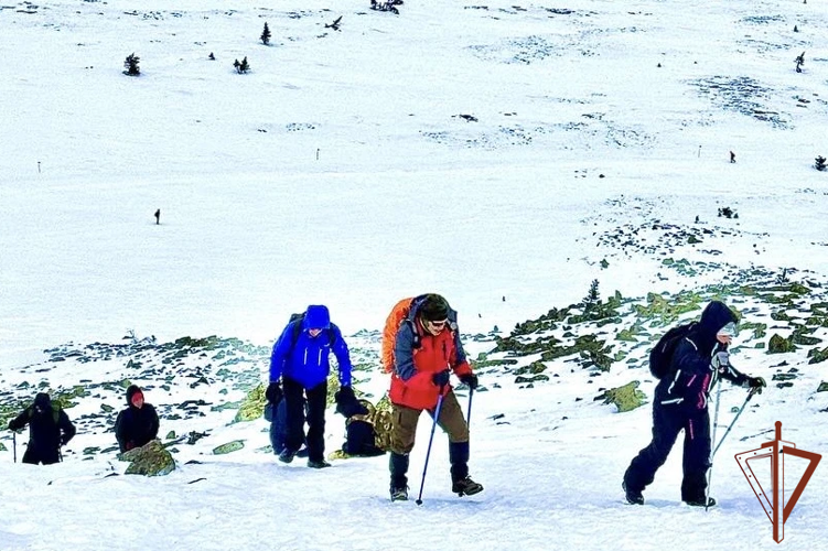 В Башкортостане на гору Иремель водрузили флаг Росгвардии
