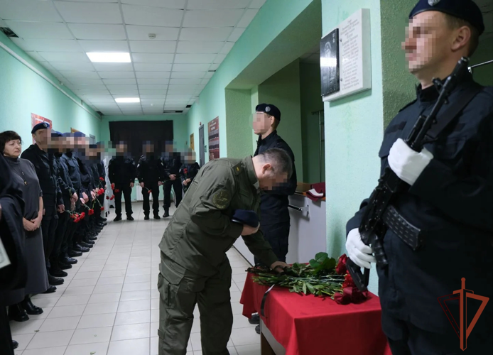 В СОБР «Белогор» увековечили память Героя России Алексея Осипова