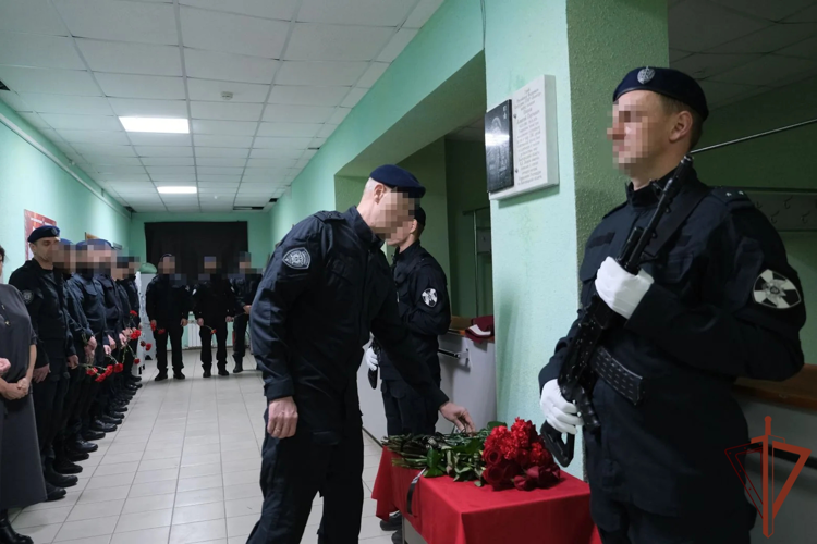 В СОБР «Белогор» увековечили память Героя России Алексея Осипова