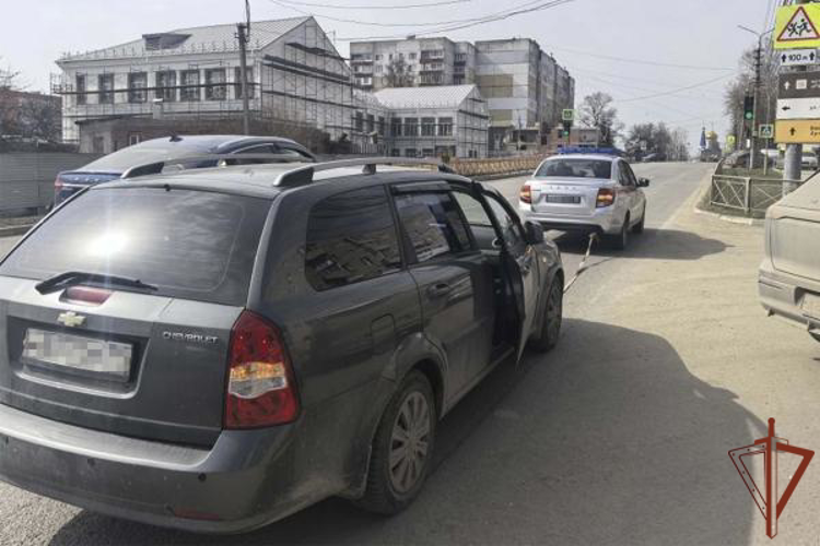 В Туле росгвардейцы помогли водителю, оказавшемуся в трудной ситуации на дороге (видео)