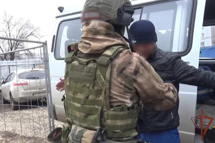 Сотрудники Росгвардии приняли участие в рейде по соблюдению миграционного законодательства в Липецкой области
