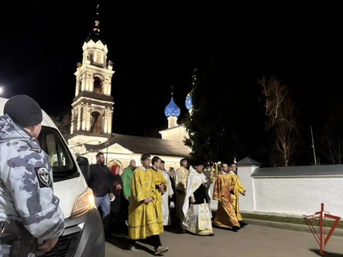 В Центральной России росгвардейцы обеспечили безопасность празднования православного праздника Пасхи