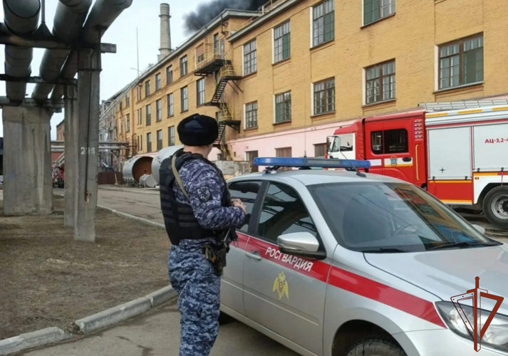 Росгвардейцы оказали содействие в ликвидации крупного пожара и оперативно ликвидировали возгорание автомобиля в регионах Сибири