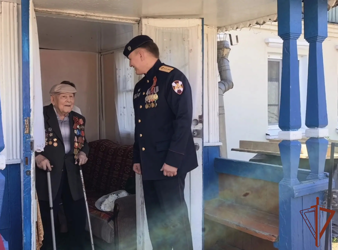 В Брянске росгвардейцы дали старт патриотической акции «Парад у дома ветерана» (видео)