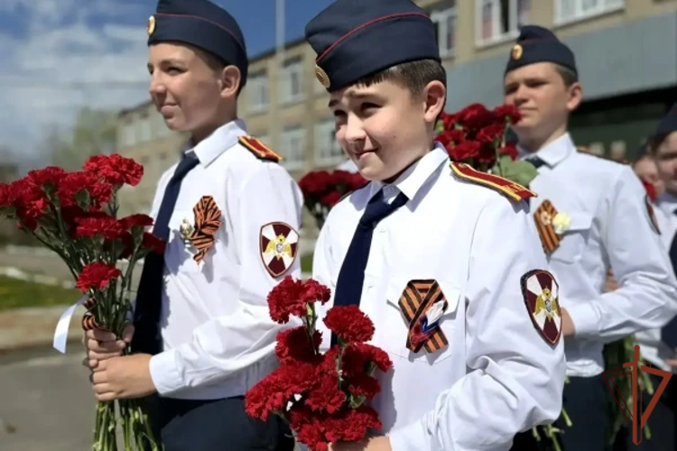 Военнослужащие и сотрудники Центрального округа Росгвардии принимают участие в памятных мероприятиях, посвящённых Дню Победы