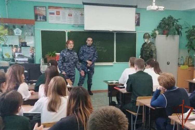 Росгвардейцы в Сибири проводят для молодежи профориентационные и патриотические мероприятия