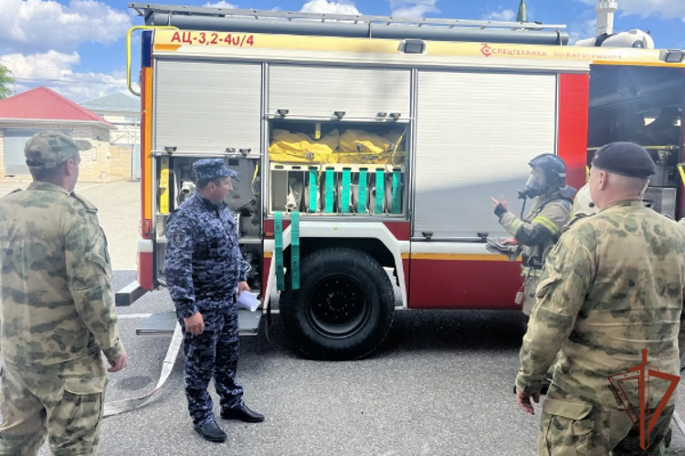 В Карачаево-Черкесии прошло совместное пожарно-тактическое занятие Росгвардии и МЧС