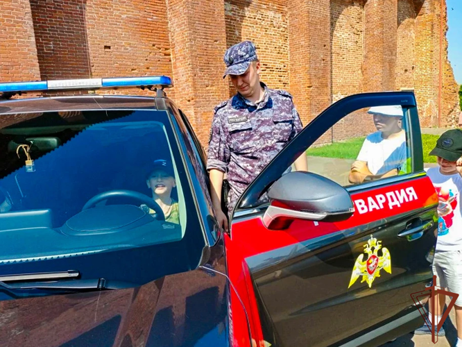 Сотрудники Росгвардии организовали патриотическое мероприятие в Подмосковье