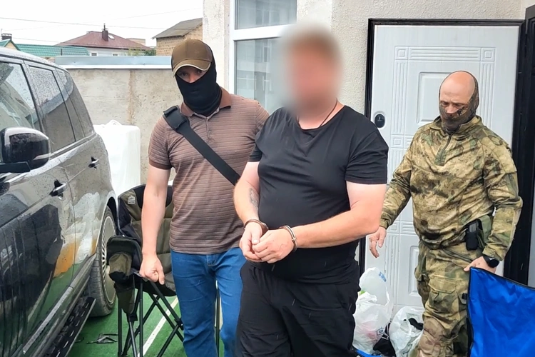 При силовой поддержке СОБР Росгвардии в Севастополе задержан подозреваемый в особо крупном мошенничестве
