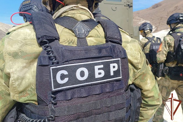 При силовой поддержке спецназа Росгвардии в Карачаево-Черкесии задержан подозреваемый в незаконном обороте оружия