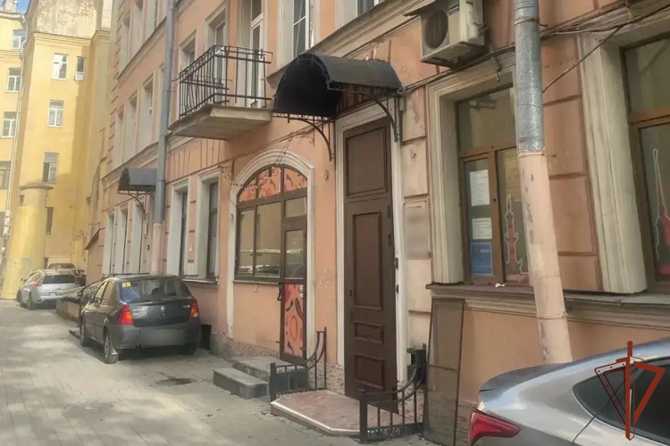 В Санкт-Петербурге росгвардейцы задержали проникшего в чужую квартиру по водосточной трубе