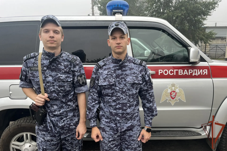 Сотрудники Росгвардии помогли разыскать и вернуть родителям двух несовершеннолетних девочек в Алтайском крае