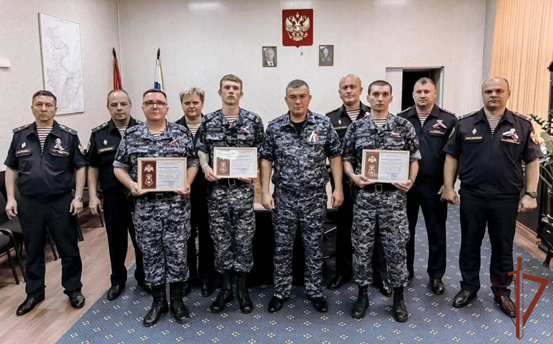 В Москве в подразделениях Управления вневедомственной охраны Росгвардии вручили табельное оружие новым сотрудникам