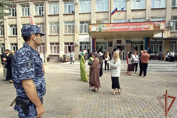 На Северном Кавказе росгвардейцы обеспечили правопорядок при проведении мероприятий в День знаний