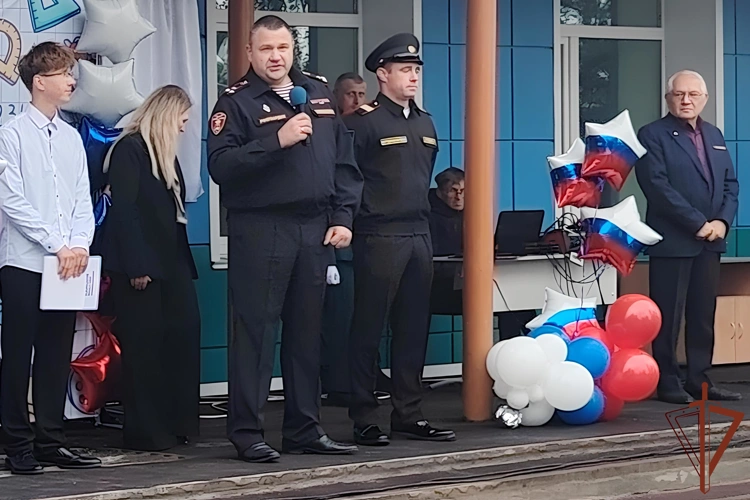 Камчатские росгвардейцы приняли участие в открытии мемориальной доски