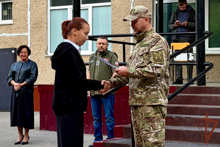 В регионах Сибири росгвардейцы провели профориентационные и военно-патриотические мероприятия для молодежи 