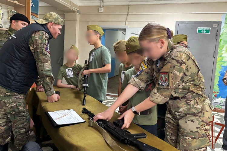 В регионах Сибири росгвардейцы провели профориентационные и военно-патриотические мероприятия для молодежи 