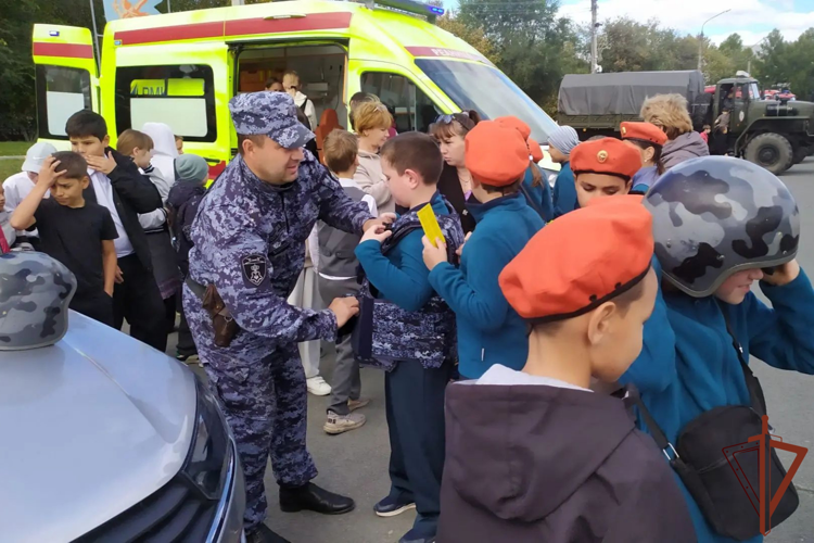 В регионах Уральского округа росгвардейцы провели цикл патриотических и профилактических мероприятий