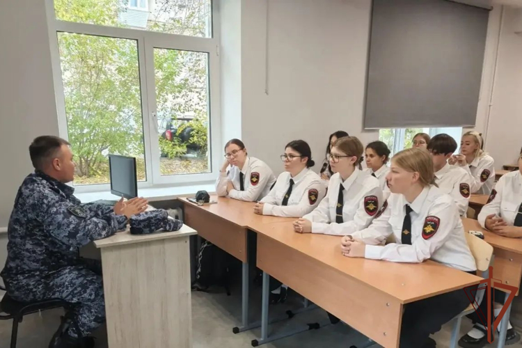 В регионах Уральского округа росгвардейцы провели цикл патриотических и профилактических мероприятий