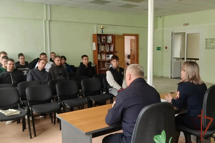 В регионах Уральского округа росгвардейцы провели цикл патриотических и профилактических мероприятий