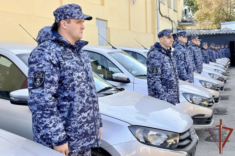 В Самаре сотрудникам Росгвардии вручили ключи от новых служебных автомобилей