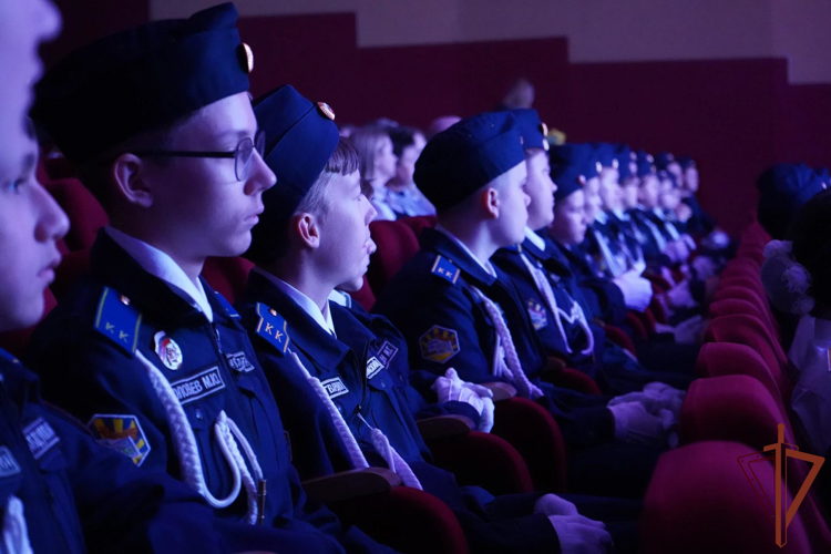 Церемония вручения погон учащимся подшефного класса Росгвардии состоялась в Подмосковье (видео)