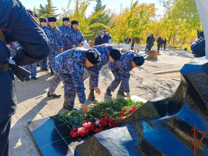 Росгвардейцы почтили память испытателей ракетной техники на Байконуре